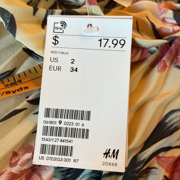 H&M pleated blouse - Picture 10 of 10